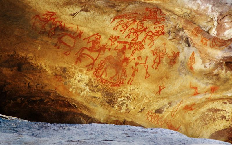 ملف:Bhimbetka Cave Paintings.jpg