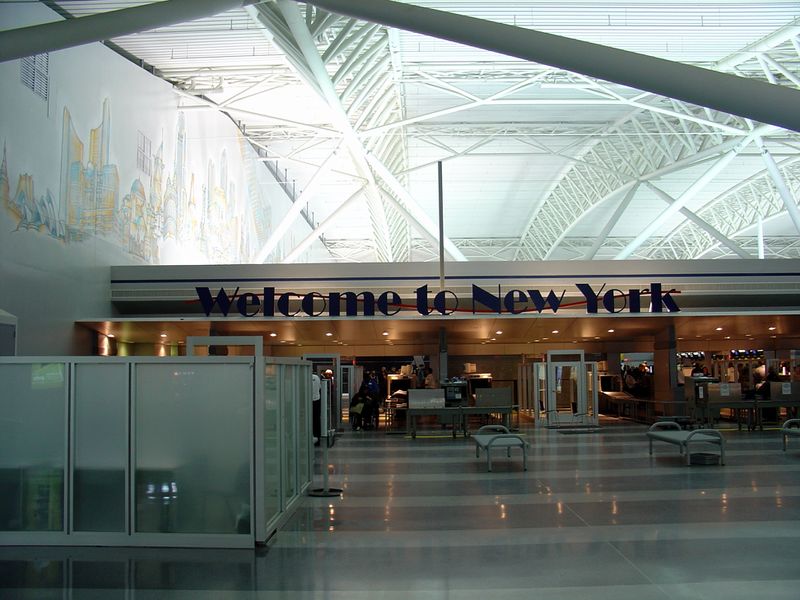 ملف:Aéroport JFK Décembre 2007 - Terminal 9.jpg