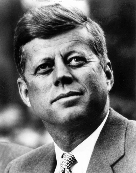 ملف:John F. Kennedy, White House photo portrait, looking up.jpg
