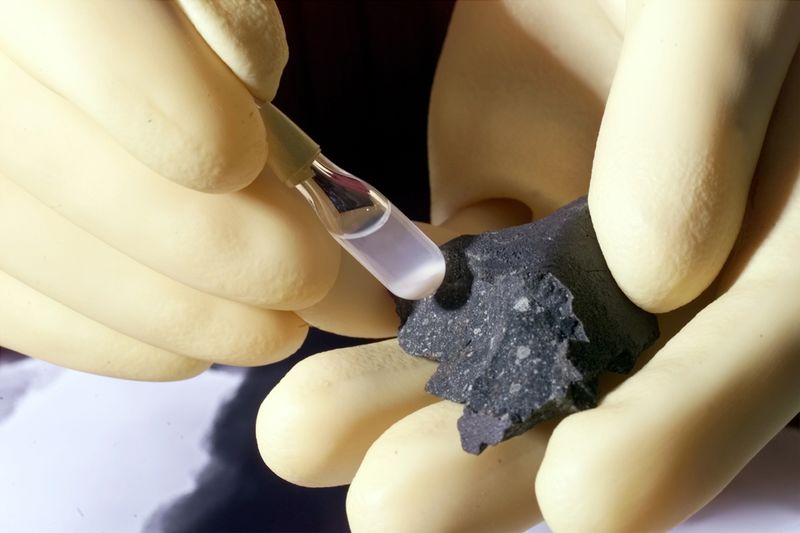 ملف:Murchison-meteorite-ANL.jpg