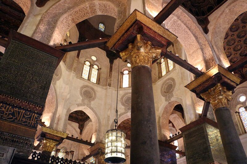 ملف:Cairo, madrasa del sultano qalaun, mausoleo, interno 04.JPG