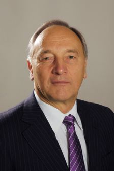 Andris Bērziņš (2011–2015) 10 ديسمبر 1944 (العمر 79 سنة)