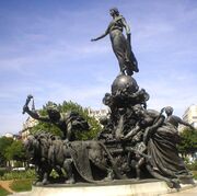 Le triomphe de la République (انتصار الجمهورية)، لإيم-جول دالو (1899)، في قصر الأمة، پاريس.