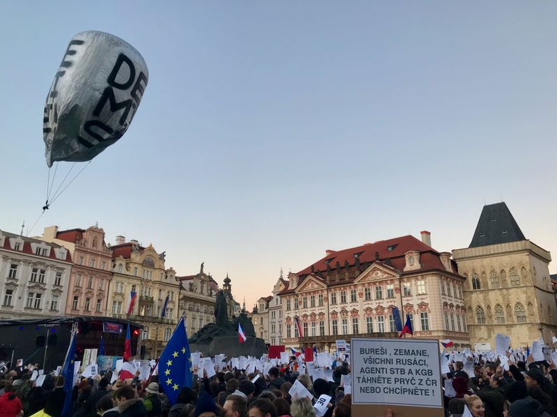 ملف:Demonstrace za slušné Česko – demise Andreje Babiše 2.jpg
