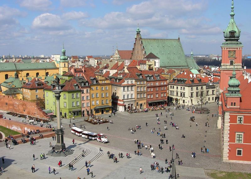 ملف:Plac Zamkowy w Warszawie widziany z wieży kościoła św. Anny.JPG