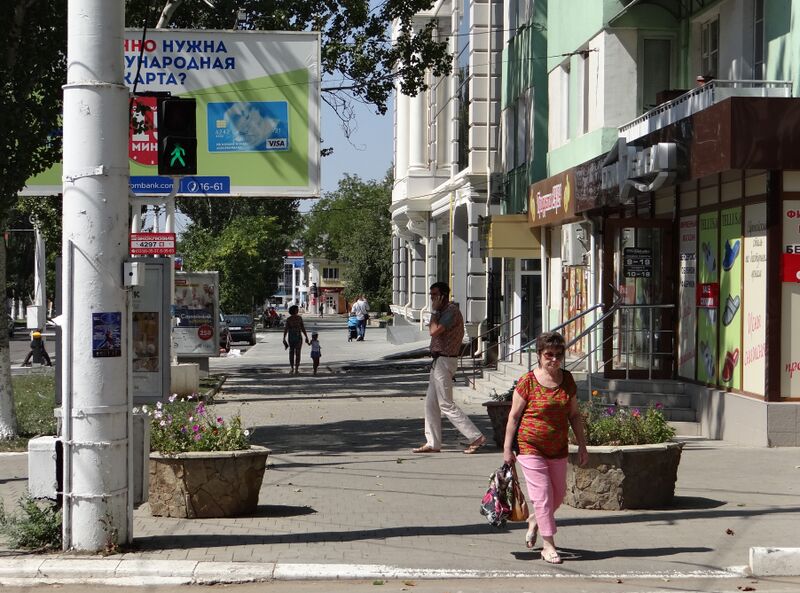 ملف:Street Scene - Tiraspol - Transnistria - 01 (36008035783).jpg