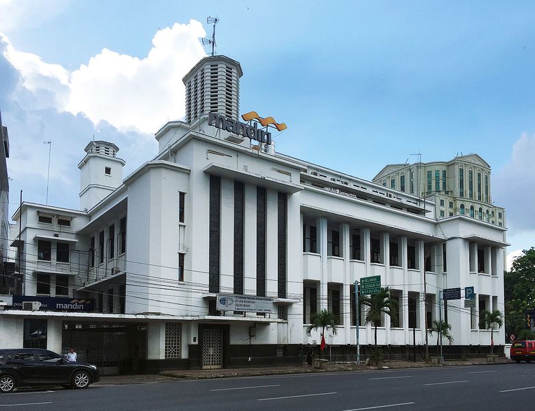 ملف:Bank Mandiri in Medan's Lapangan Merdeka.jpg