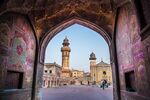Wazir Mosque, Lahore.jpg