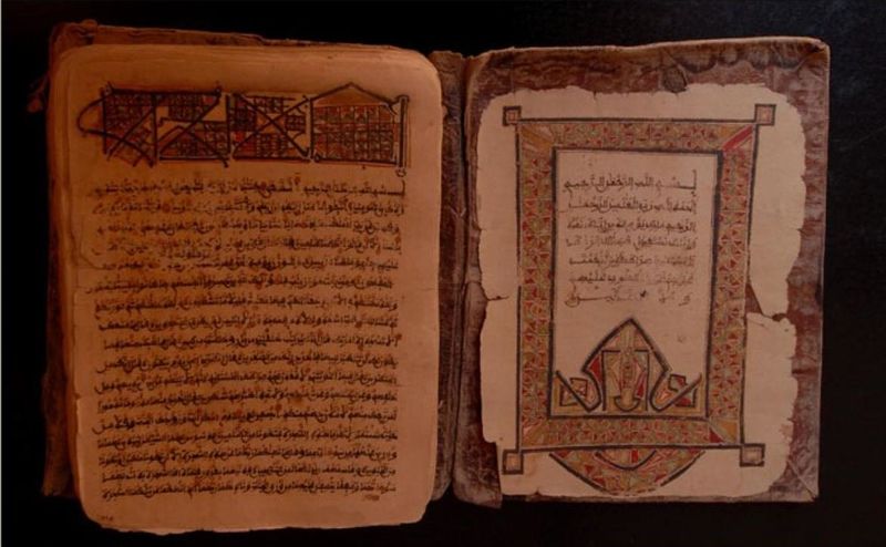 ملف:12th Century Quran, Timbuktu, NYT 8-7-2007.jpg