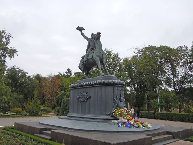 ملف:Suvorov Monument in Izmail.jpg