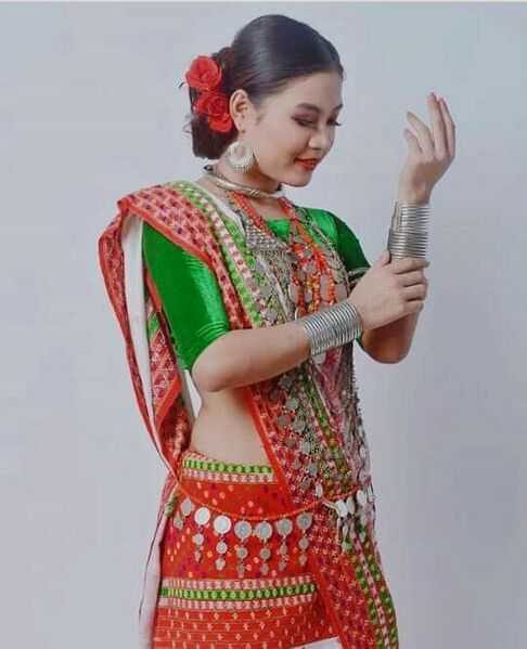 ملف:Tripuri woman in traditional attire.jpg