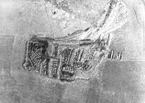 Ifpo 22985 Syrie, gouvernorat de Lattaquié, district de Lattaquié, Minet el-Beida, vue aérienne verticale (cropped).jpg