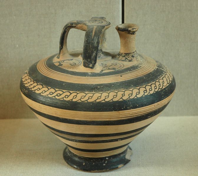ملف:Mycenaean stirrup vase Louvre AO19201.jpg