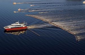 One boat and 145 water-skiers.jpg