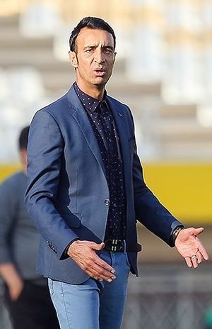 Reza Enayati coaching Siah Jamegan.jpg