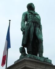تمثال الجنرال كليبر منصوباً على قبره في قصر كليبر في ستراسبورگ