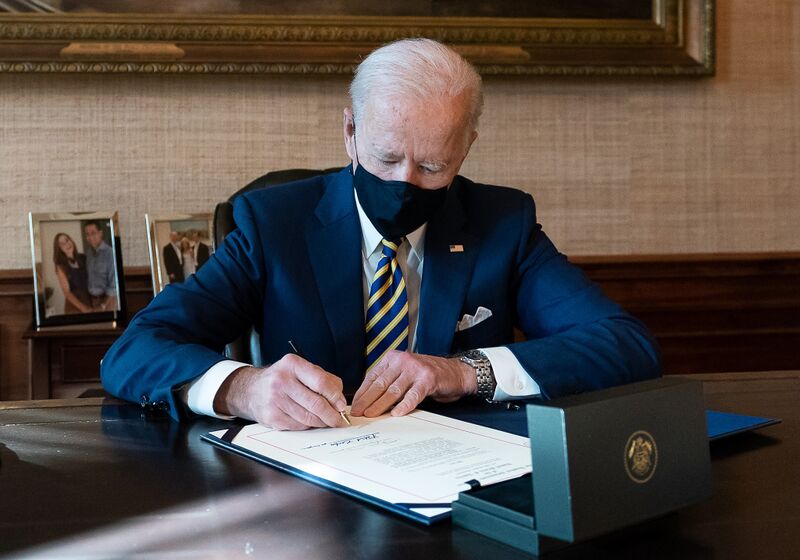ملف:President Joe Biden signs H.R. 335.jpg