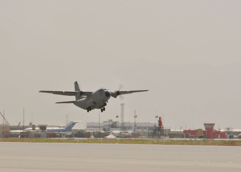 ملف:C-27 Afghan military transport plane taking off from Kabul in 2010.jpg