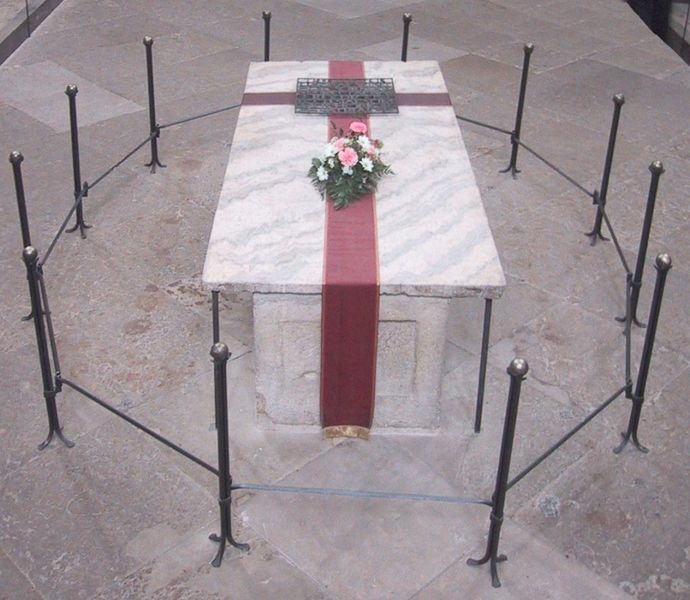 ملف:Grave of Otto I, Holy Roman Emperor.jpg
