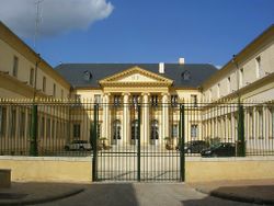 عاصمة الإقليم building of the Landes department, in Mont-de-Marsan