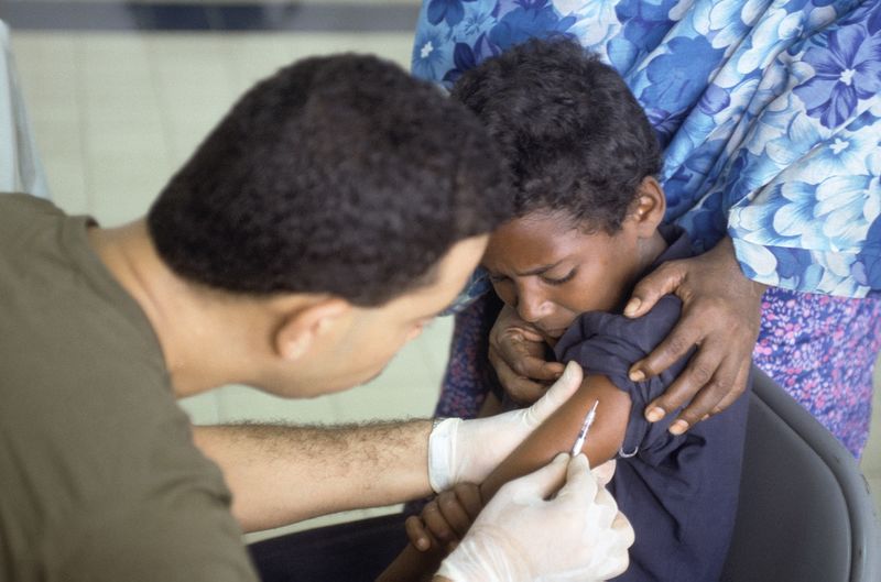 ملف:Somali boy receives a polio vaccination.jpg