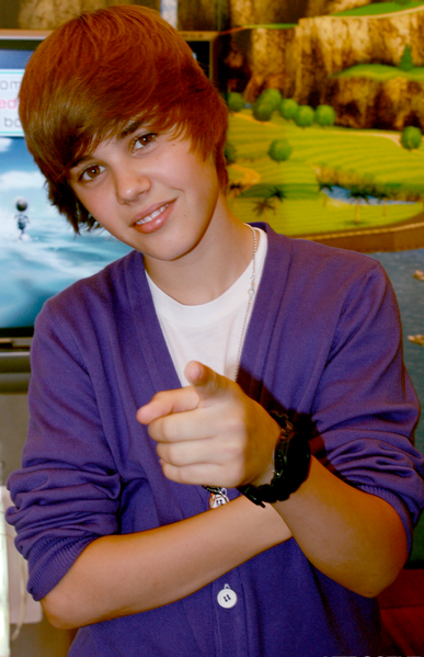 ملف:Justin Bieber 2.png