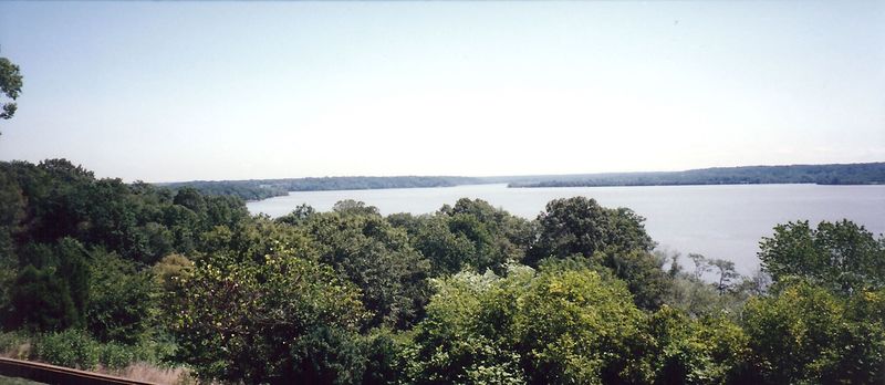 ملف:View of Potomac River from Mount Vernon.jpg