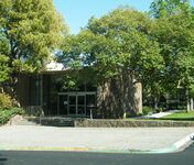 مدخل المقر الرئيسي السابق لميتا في ستانفورد ريسرتش پارك، پالو ألتو، كاليفورنيا