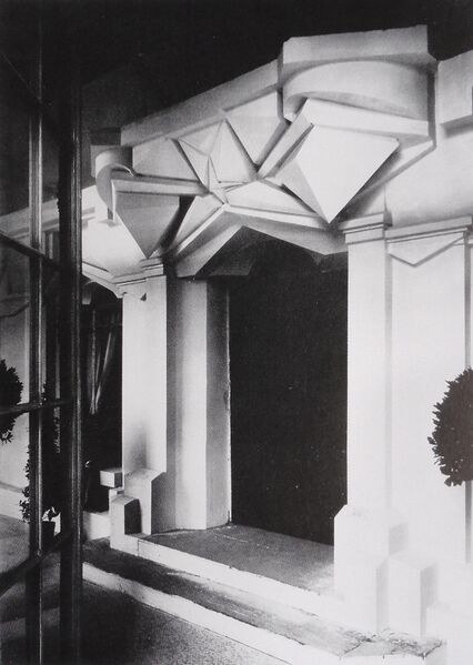 ملف:Raymond Duchamp-Villon, 1912, La Maison Cubiste (Cubist House) at the Salon d'Automne, 1912, detail of the entrance. Photograph by Duchamp-Villon.jpg