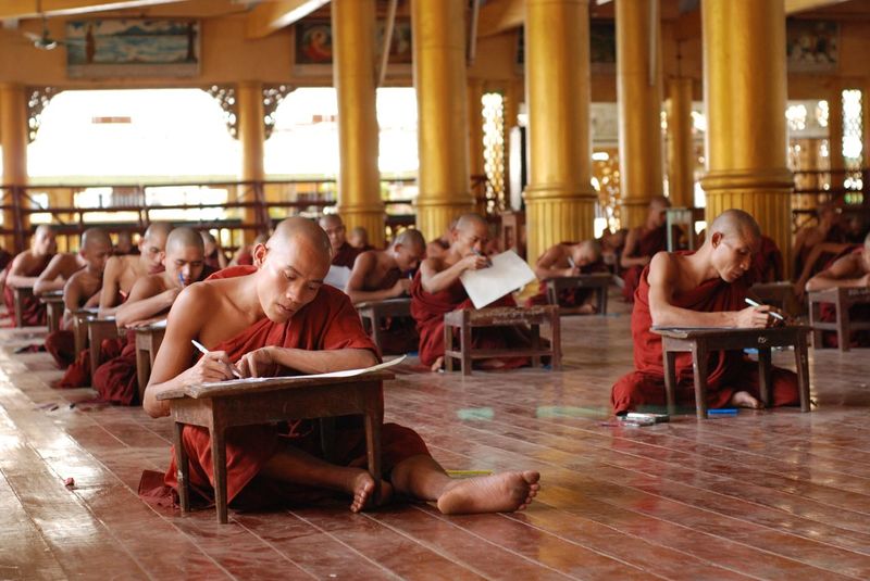 ملف:Monk examinations, Bago, Myanmar.jpg