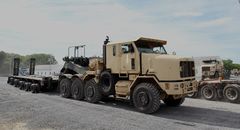 Oshkosh M1070A1 HET and DRS M1000 semi-trailer