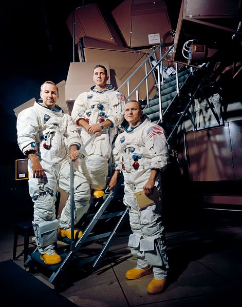 ملف:Apollo 8 Crewmembers - GPN-2000-001125.jpg