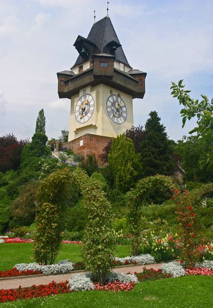 ملف:Graz clock tower.jpg