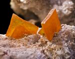 Wulfenite mexique.jpg