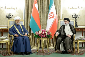 الرئيس الإيراني إبراهيم رئيسي مع السلطان العُماني هيثم بن طارق في طهران، إيران، 28 مايو 2023