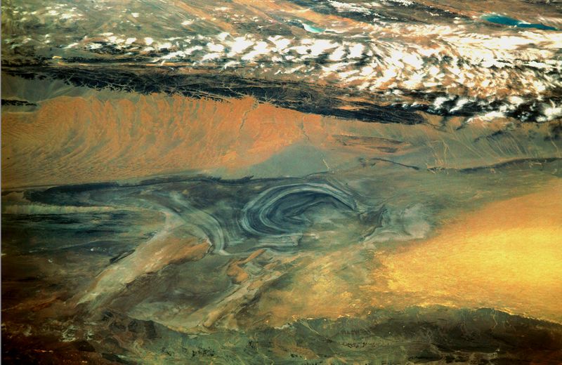 ملف:Basin of Lop Nur 90.25E, 40.10N, Desert of Lop, Kum Tagh and Astin Tagh.jpg