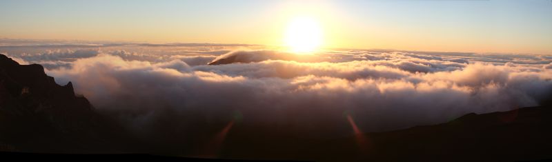 ملف:Sunrise over Haleakala.jpg