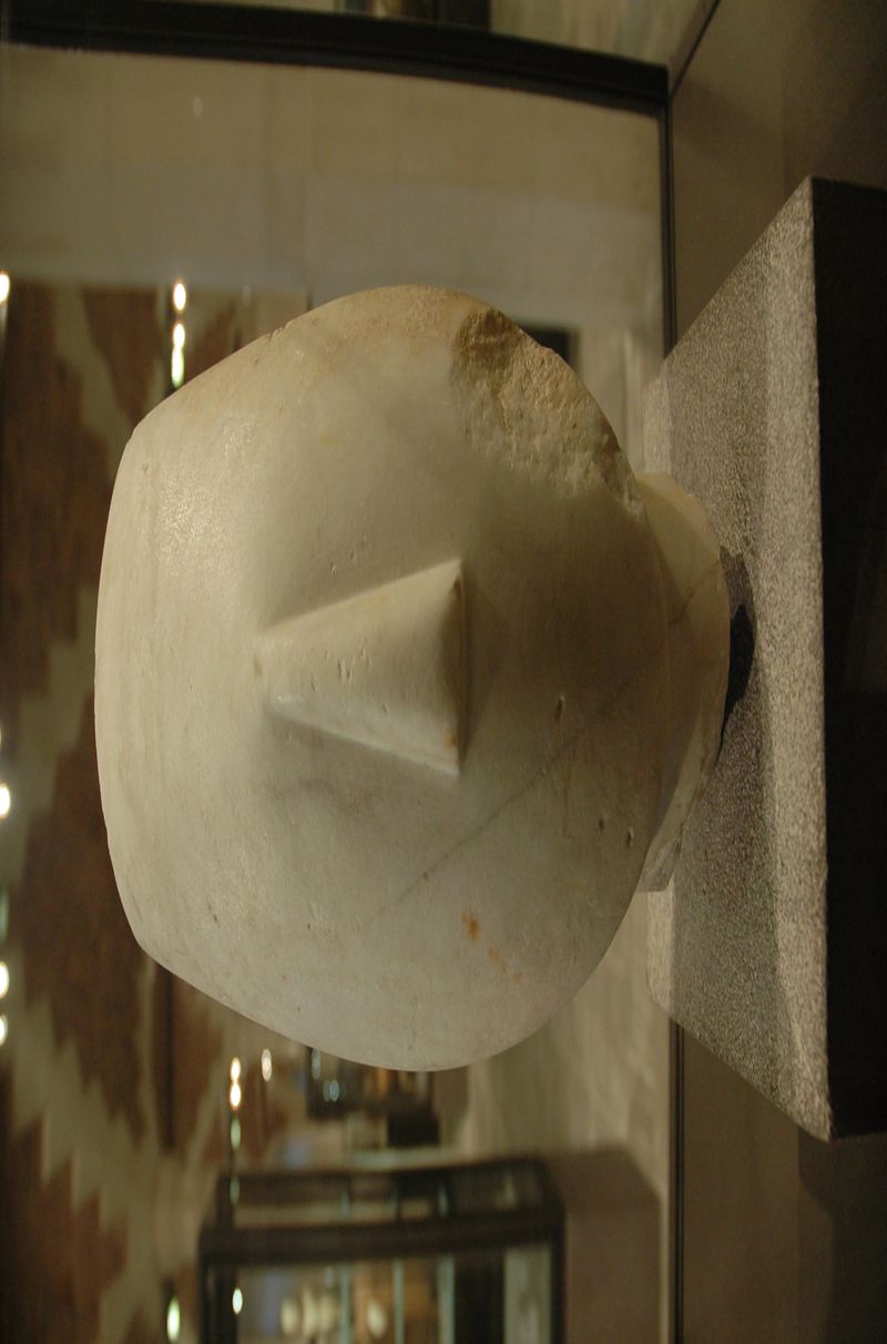 ملف:Head figurine Spedos Louvre Ma2709.jpg