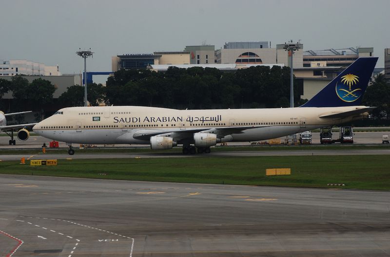 ملف:Saudi Arbaian Airlines Boeing 747-300, HZ-AIT, SIN 3.jpg