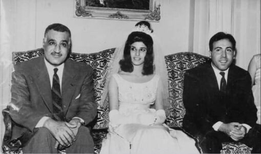 زفاف فؤاد الركابي ومعهما جمال عبد الناصر.jpg