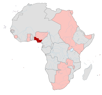 جنوب نيجريا (بالأحمر) الحيازات البريطانية في أفريقيا (الوردي) 1913