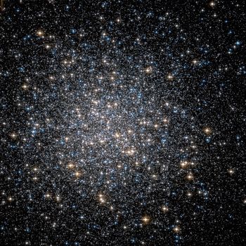 Messier 13 Hubble WikiSky.jpg