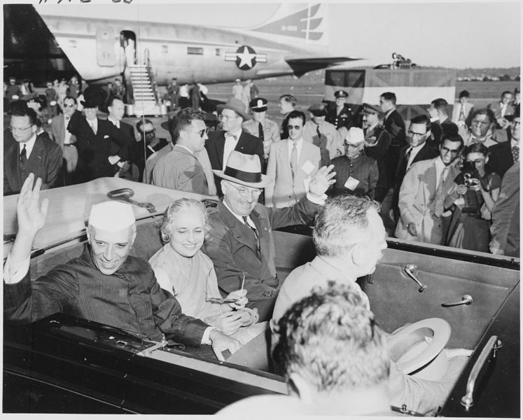 ملف:Photograph of President Truman and Indian Prime Minister Jawaharlal Nehru, with Nehru's sister, Madame Pandit, waving... - NARA - 200154.jpg
