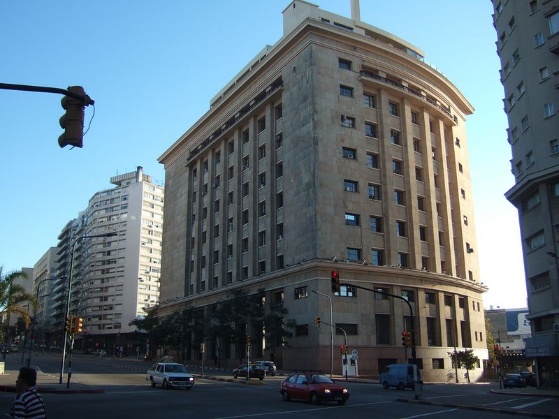 ملف:Avda. Libertador, Montevideo.jpg