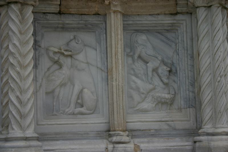 ملف:Perugia - Fontana Maggiore - 7 - Esopo (gru e lupo & lupo e agnello) - Foto G. Dall'Orto 5 ago 2006.jpg