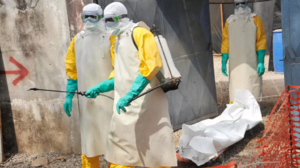 أحد ضحايا فيروس إيبولا في غينيا.