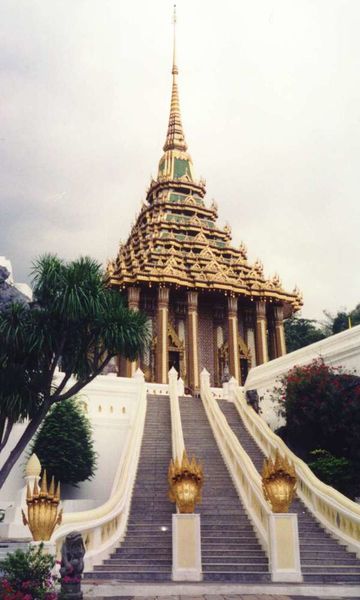 ملف:Saraburi Wat Phra Buddha Baat.jpg