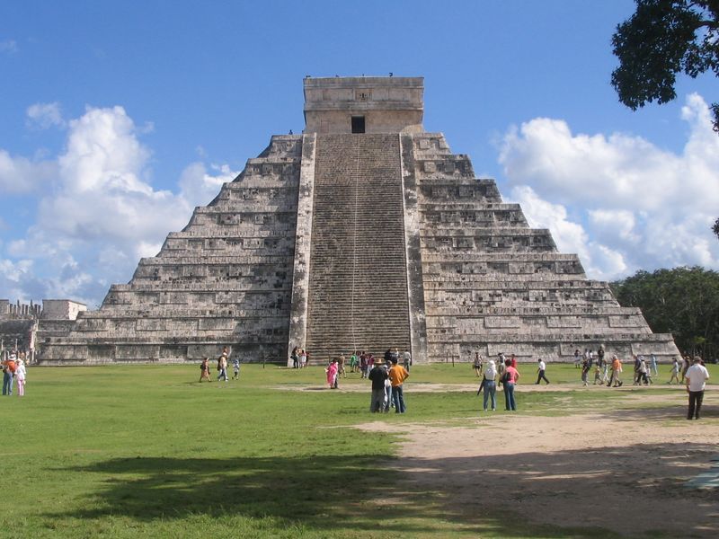 ملف:Chichén Itzá pyramid.jpg