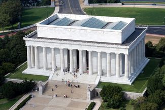 Aerial view of Lincoln Memorial - east side EDIT.jpeg