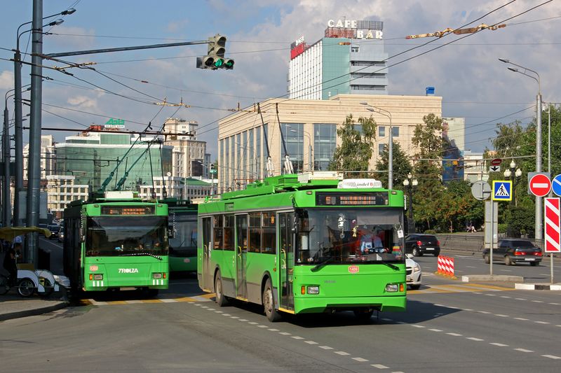 ملف:Троллейбусы в Казани.jpg